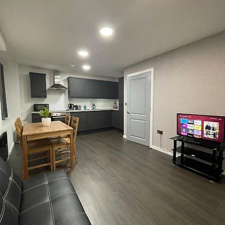Charming Modern Apartment Near London Heathrow Feltham Exteriér fotografie