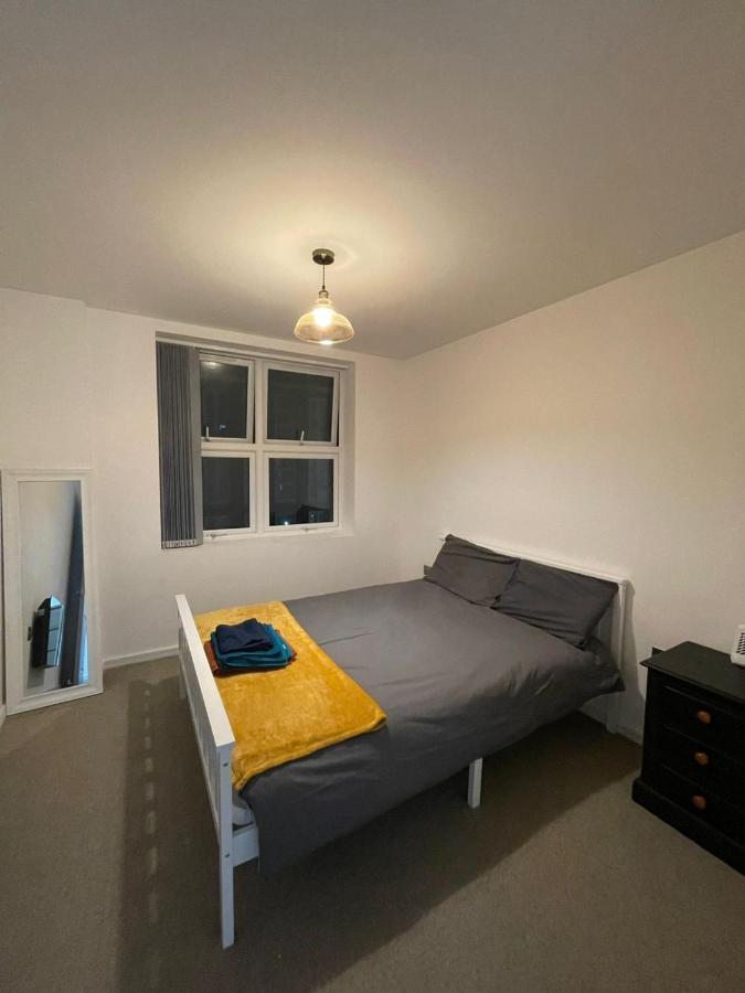 Charming Modern Apartment Near London Heathrow Feltham Exteriér fotografie