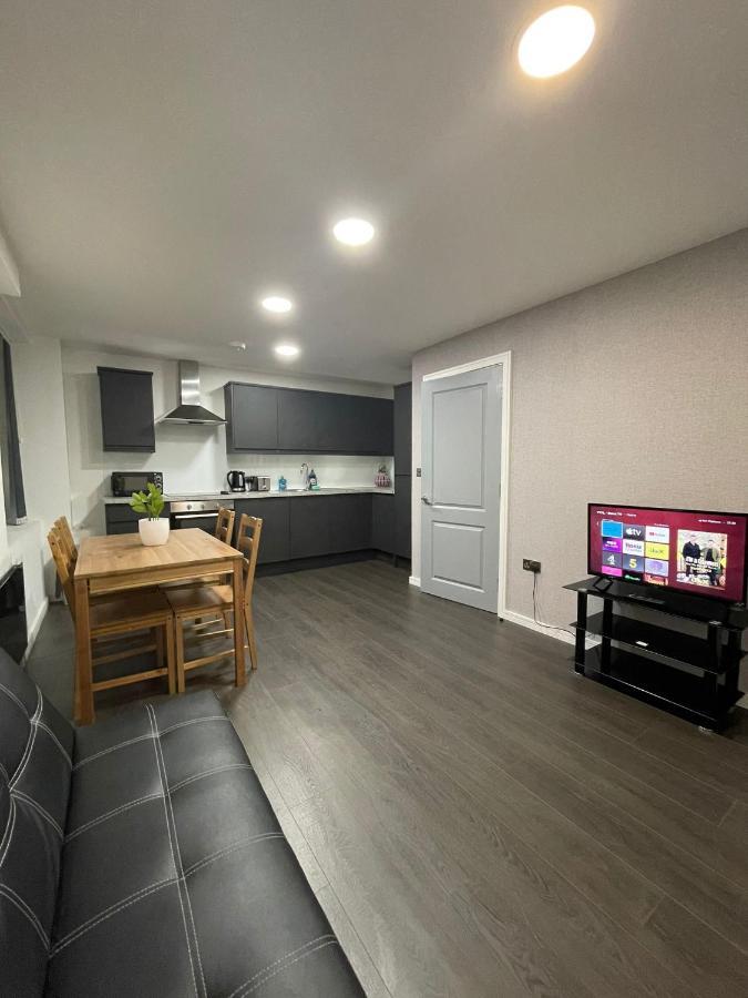 Charming Modern Apartment Near London Heathrow Feltham Exteriér fotografie