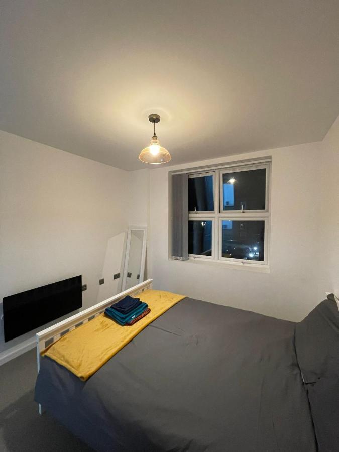 Charming Modern Apartment Near London Heathrow Feltham Exteriér fotografie