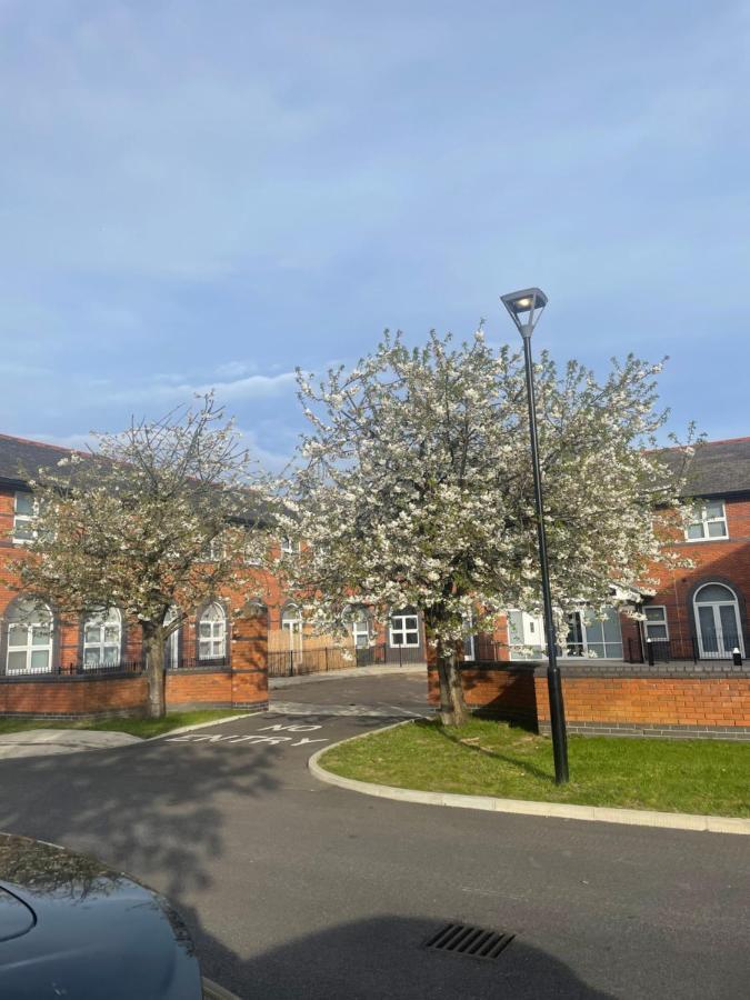 Charming Modern Apartment Near London Heathrow Feltham Exteriér fotografie