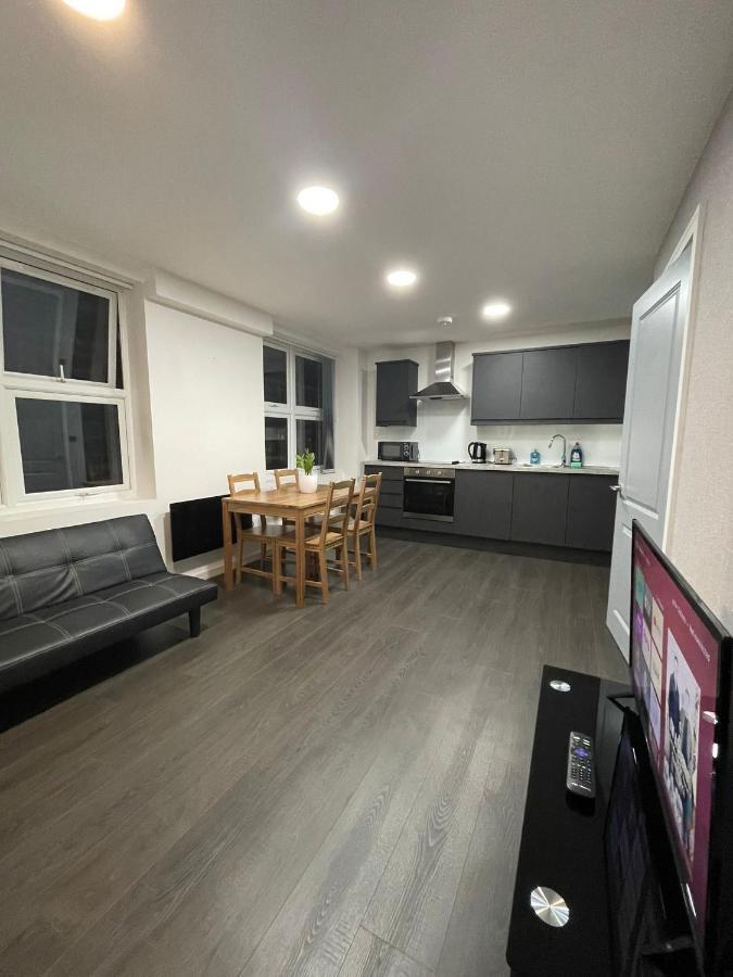 Charming Modern Apartment Near London Heathrow Feltham Exteriér fotografie