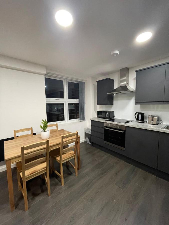 Charming Modern Apartment Near London Heathrow Feltham Exteriér fotografie