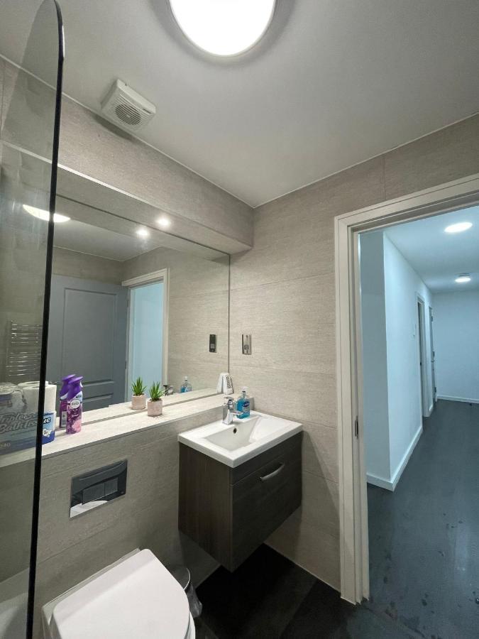 Charming Modern Apartment Near London Heathrow Feltham Exteriér fotografie